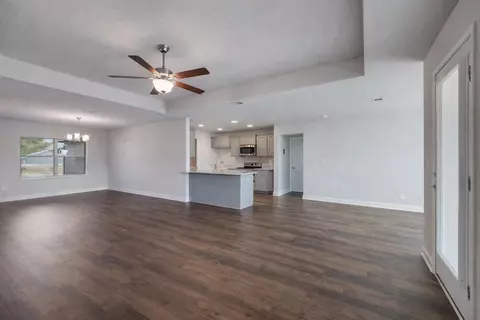 Living - 5839 Crestlake Dr, Crestview, FL 32536 photo 3 of 5