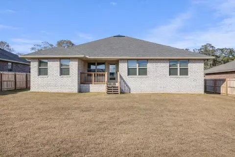 Exterior - 5839 Crestlake Dr, Crestview, FL 32536 photo 3 of 4