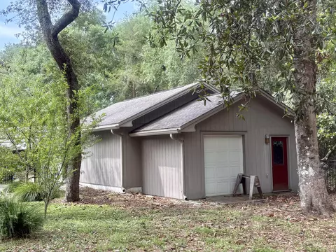 Exterior - 103 E Capri Cv, Niceville, FL 32578 photo 3 of 6