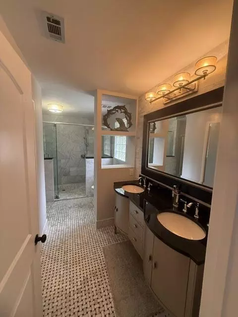 Bath - 103 E Capri Cv, Niceville, FL 32578 photo 2 of 8