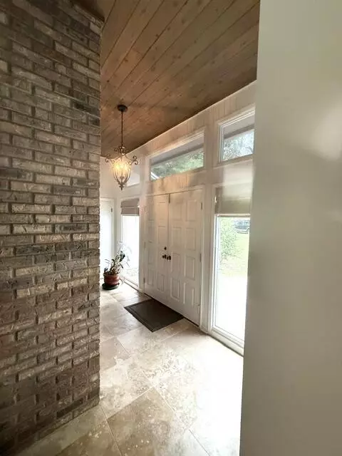 Entry Way - 103 E Capri Cv, Niceville, FL 32578 photo 1 of 3