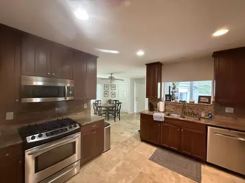 Kitchen - 103 E Capri Cv, Niceville, FL 32578 photo 2 of 4