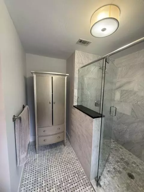 Bath - 103 E Capri Cv, Niceville, FL 32578 photo 5 of 8