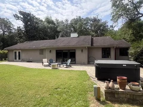 Exterior - 103 E Capri Cv, Niceville, FL 32578 photo 5 of 6