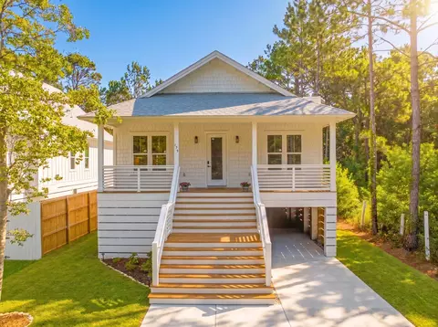 179 S 4th St, Santa Rosa Beach, FL 32459