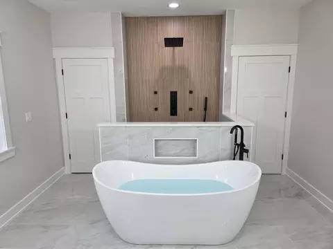 Bath - 4572 Ashton Cir, Crestview, FL 32536 photo 1 of 1
