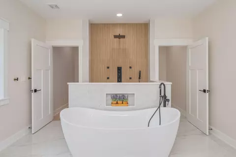 Bath - 4572 Ashton Cir, Crestview, FL 32536 photo 1 of 4