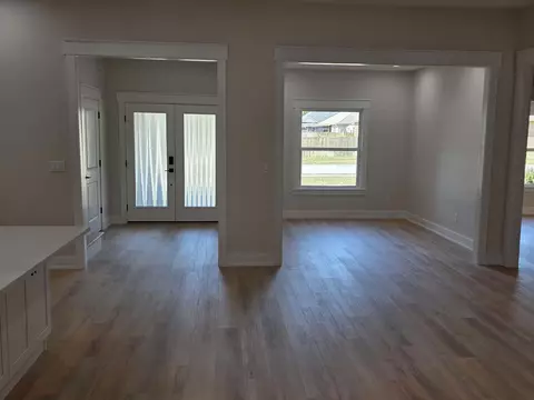Living - 4572 Ashton Cir, Crestview, FL 32536 photo 1 of 4