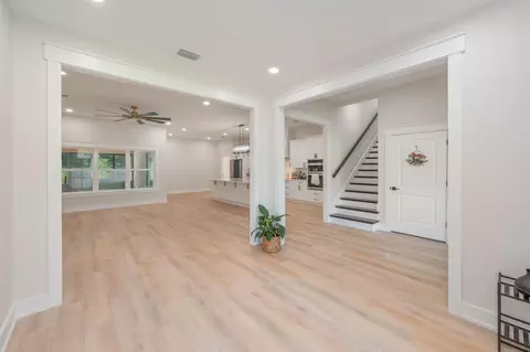 Entry Way - 4572 Ashton Cir, Crestview, FL 32536 photo 6 of 7