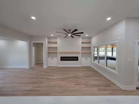 Living - 4572 Ashton Cir, Crestview, FL 32536 photo 2 of 4