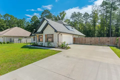 Exterior - 4572 Ashton Cir, Crestview, FL 32536 photo 2 of 6