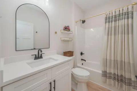 Bath - 4572 Ashton Cir, Crestview, FL 32536 photo 4 of 4