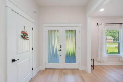 Entry Way - 4572 Ashton Cir, Crestview, FL 32536 photo 1 of 7