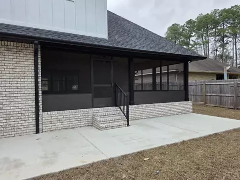 Exterior - 4572 Ashton Cir, Crestview, FL 32536 photo 3 of 4