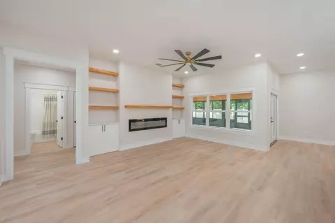 Living - 4572 Ashton Cir, Crestview, FL 32536 photo 1 of 1