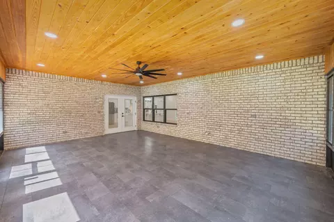 Exterior - 4572 Ashton Cir, Crestview, FL 32536 photo 4 of 6