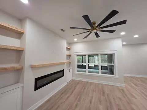 Living - 4572 Ashton Cir, Crestview, FL 32536 photo 3 of 4