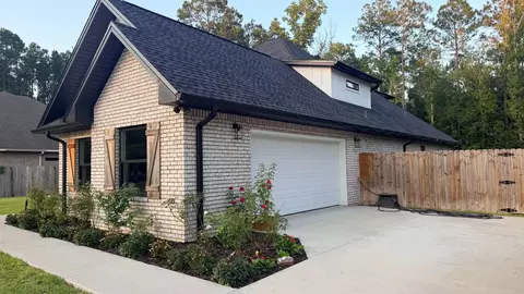 Exterior - 4572 Ashton Cir, Crestview, FL 32536 photo 2 of 4