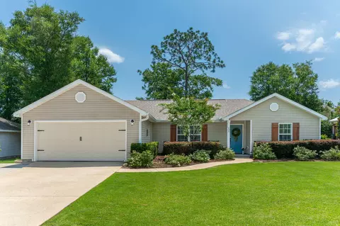 635 Magnolia Lake Dr, Defuniak Springs, FL 32433