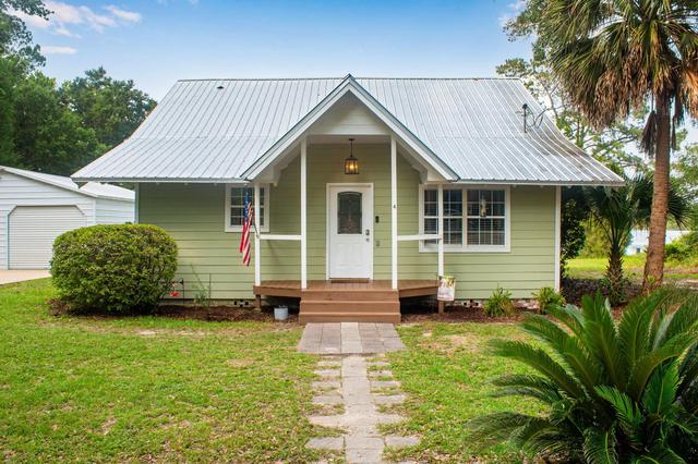 4 Engelbrecht Rd, Defuniak Springs, FL 32433