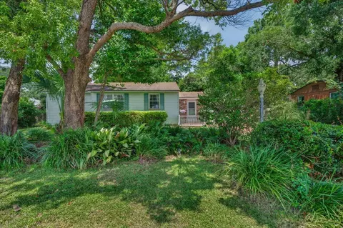 284 NE Beachview Dr, Fort Walton Beach, FL 32547