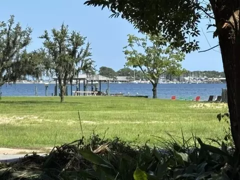284 NE Beachview Dr, Fort Walton Beach, FL 32547