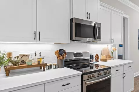 Kitchen - 518 E Tweet St, Freeport, FL 32439 photo 5 of 7
