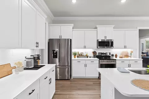 Kitchen - 518 E Tweet St, Freeport, FL 32439 photo 6 of 7