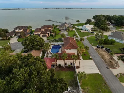 9526 Monaco Cir, Navarre, FL 32566