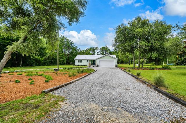 819 Woodlawn Rd, Freeport, FL 32439