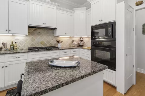 Kitchen - 69 Fairway Xing, Freeport, FL 32439 photo 8 of 9
