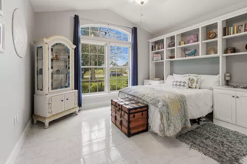 Bedroom - 69 Fairway Xing, Freeport, FL 32439 photo 3 of 6