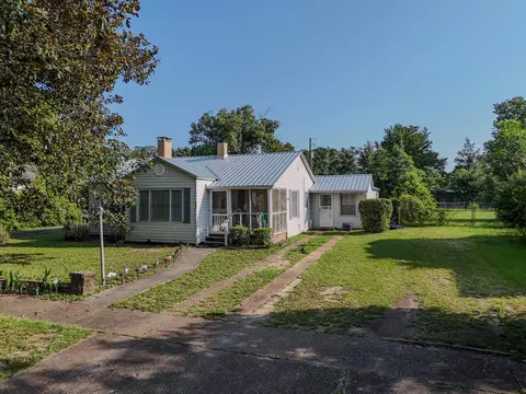 347 Park Ave, Defuniak Springs, FL 32435