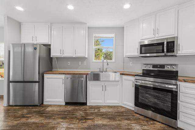 75 W Fernwood Ct, Defuniak Springs, FL 32433