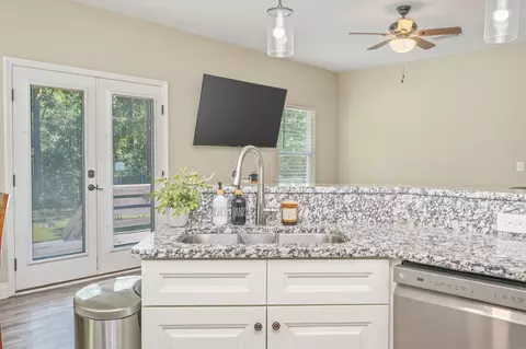 Kitchen - 176 Seneca Trl, Crestview, FL 32536 photo 4 of 6