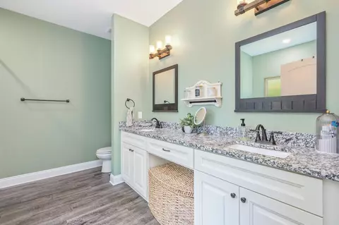 Bath - 176 Seneca Trl, Crestview, FL 32536 photo 1 of 7