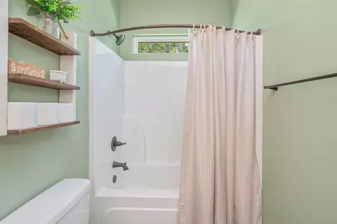 Bath - 176 Seneca Trl, Crestview, FL 32536 photo 7 of 7