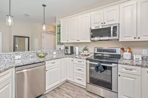 Kitchen - 176 Seneca Trl, Crestview, FL 32536 photo 2 of 6