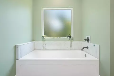 Bath - 176 Seneca Trl, Crestview, FL 32536 photo 4 of 7