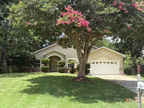 1933 Sparrow Ln, Navarre, FL 32566