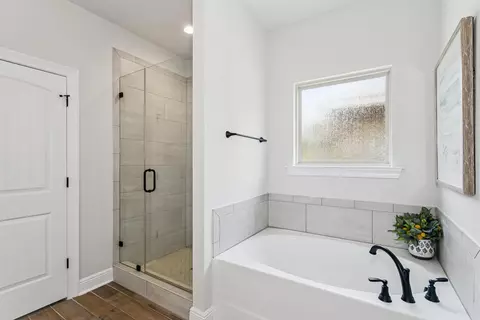 Bath - 124 E Apollo Ave, Freeport, FL 32439 photo 1 of 5