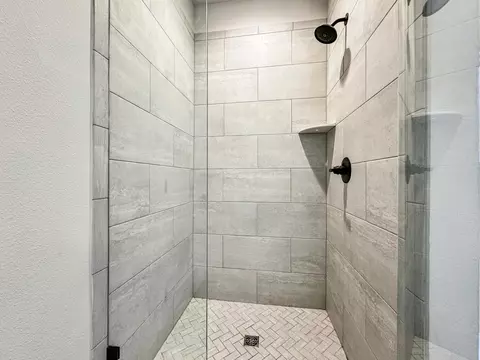 Bath - 124 E Apollo Ave, Freeport, FL 32439 photo 2 of 5