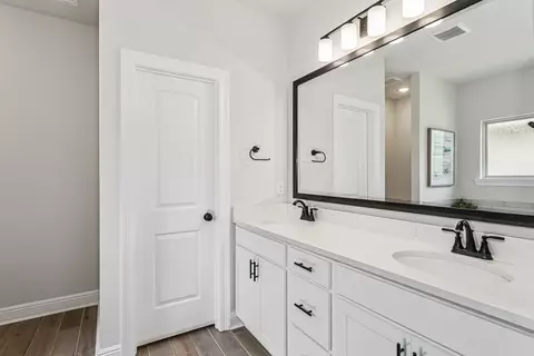 Bath - 124 E Apollo Ave, Freeport, FL 32439 photo 4 of 5