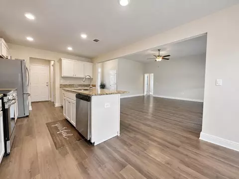 Kitchen - 2609 Prominence Ln, Crestview, FL 32536 photo 3 of 4