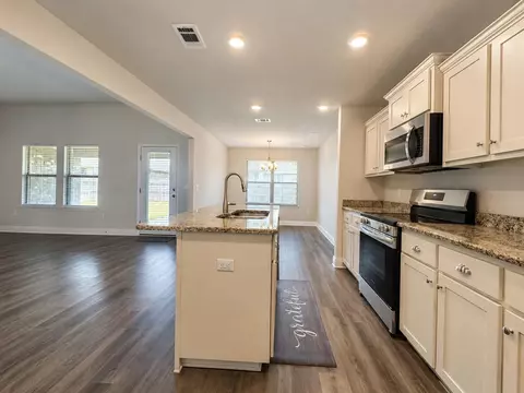 Kitchen - 2609 Prominence Ln, Crestview, FL 32536 photo 4 of 4