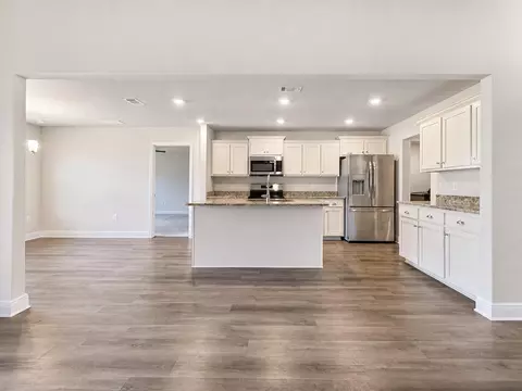 Kitchen - 2609 Prominence Ln, Crestview, FL 32536 photo 2 of 4