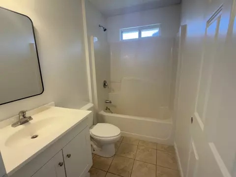 Bath - 5210 Moore Loop, Crestview, FL 32536 photo 2 of 3