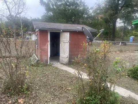 698 W Walnut Ave, Crestview, FL 32536 photo 5