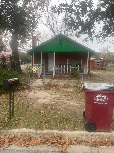 698 W Walnut Ave, Crestview, FL 32536 photo 1