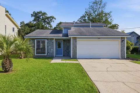 109 Crystal Lake Ln, Valparaiso, FL 32580